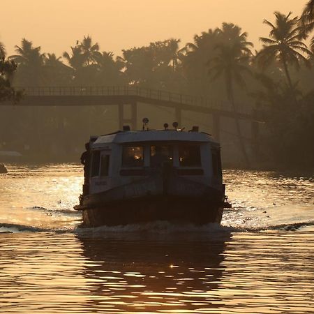 Marari houseboat VACCINATED STAFF Hotel Mararikulam Bagian luar foto