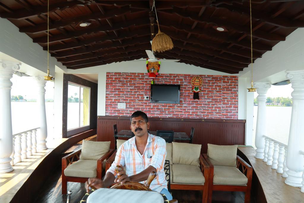 Marari houseboat VACCINATED STAFF Hotel Mararikulam Bagian luar foto