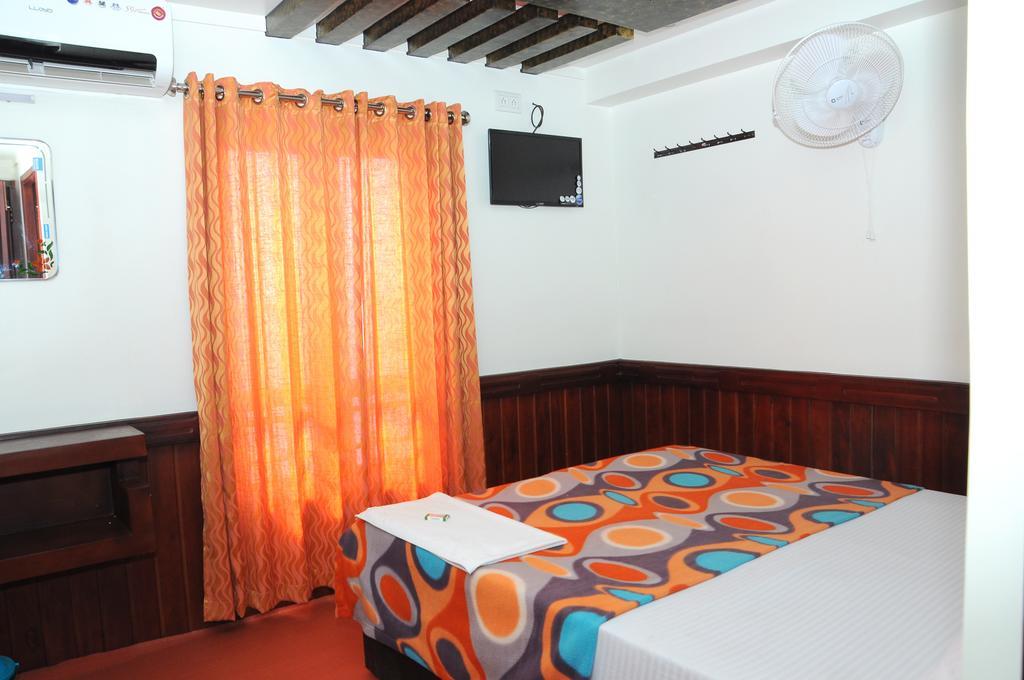 Marari houseboat VACCINATED STAFF Hotel Mararikulam Ruang foto