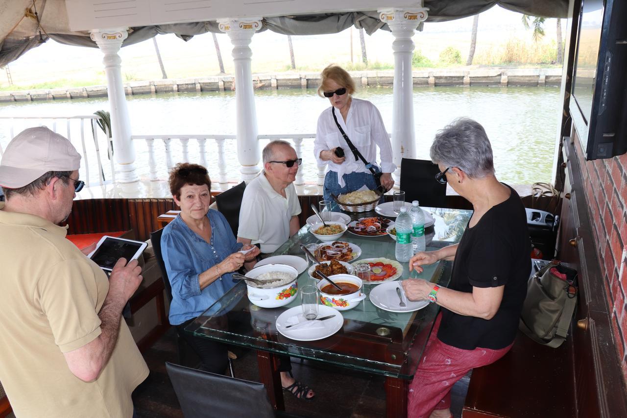 Marari houseboat VACCINATED STAFF Hotel Mararikulam Bagian luar foto