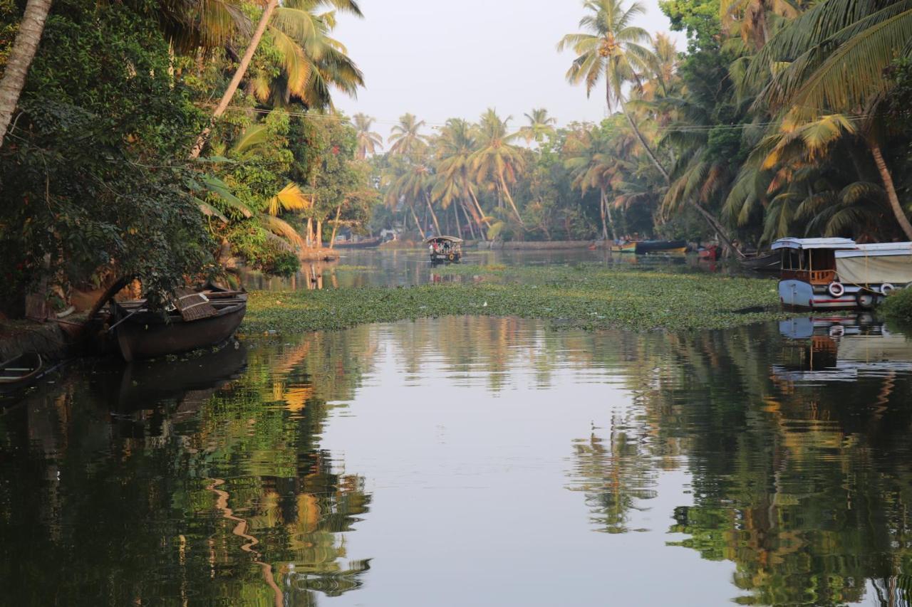 Marari houseboat VACCINATED STAFF Hotel Mararikulam Bagian luar foto